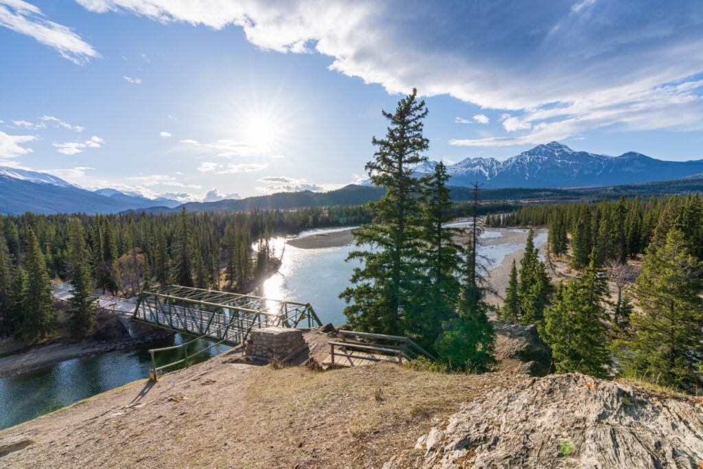 Top 10 Luxury Destinations for Limo Services in Canada